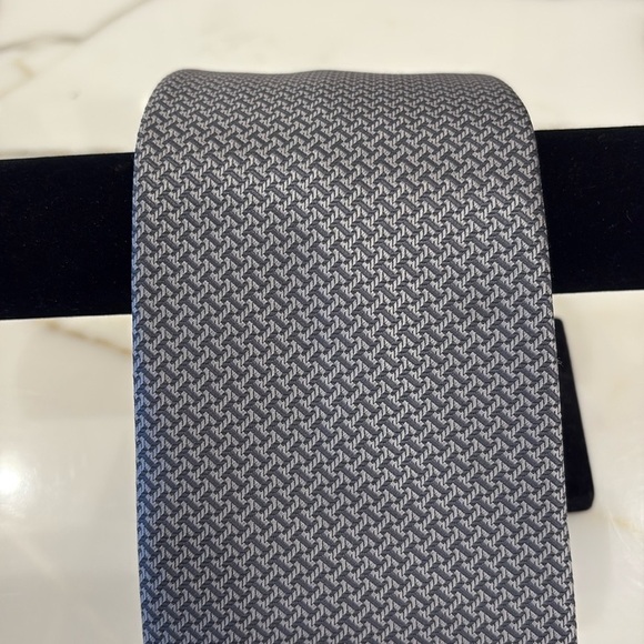 Hermes Gray Logo Tie—STUNNING!!  Beautiful Colors & Design—Excellent, Like New! - Picture 3 of 11